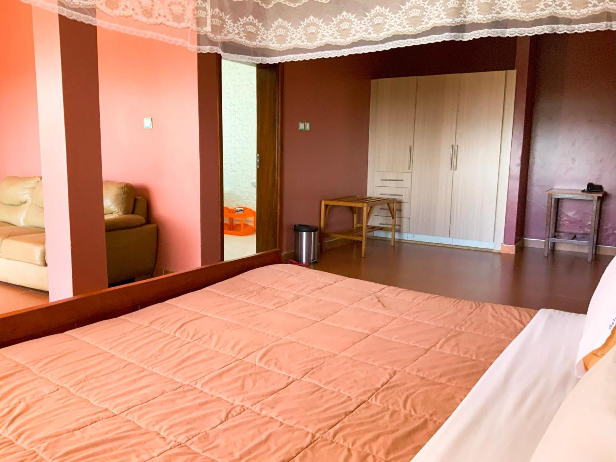 Hendo Hotel Εντέμπε Εξωτερικό φωτογραφία